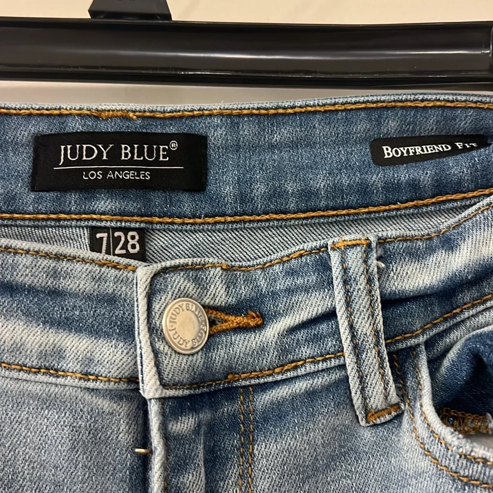Judy Blue MONROE MID RISE RIPPED BOYFRIEND MOM JEANS - Picture 5 of 6